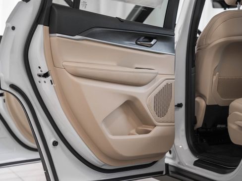 New 2025 Jeep Grand Cherokee L Limited w/ Luxury Tech Group II image 36