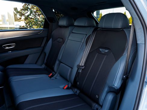 Used 2023 Bentley Bentayga image 15