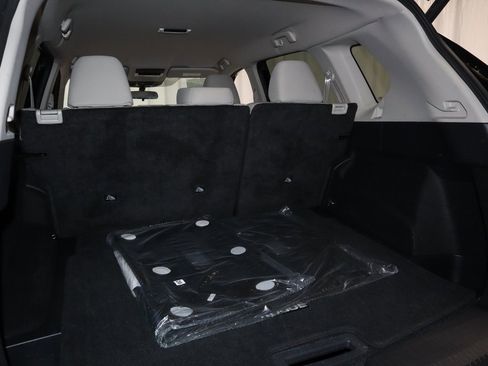 Certified 2025 Nissan Rogue SV image 17