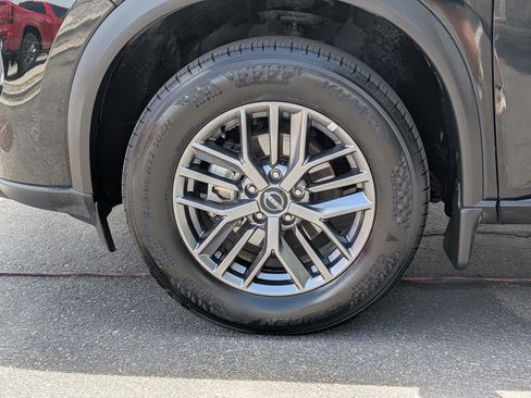 Used 2024 Nissan Rogue S AWD/4WD image 32