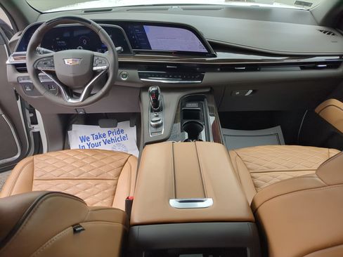 Used 2023 Cadillac Escalade Premium Luxury AWD/4WD image 19