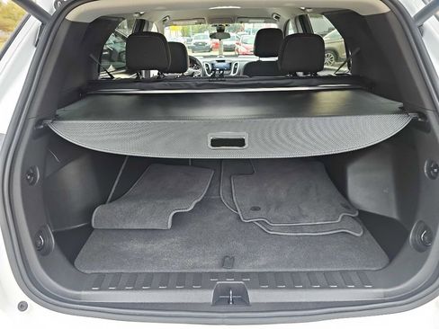 Used 2023 Chevrolet Equinox LT image 32