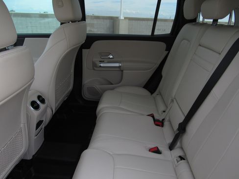 Used 2023 Mercedes-Benz GLB 250 4MATIC image 15