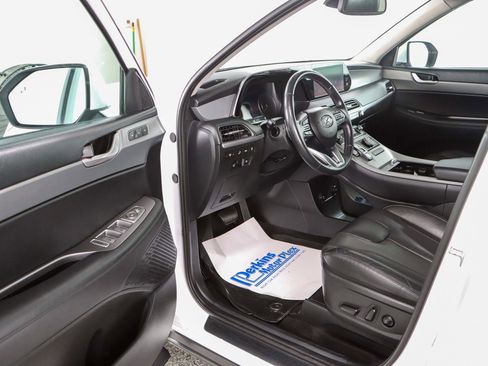 Used 2022 Hyundai Palisade SEL w/ Premium Package FWD image 3