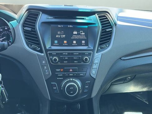 Used 2018 Hyundai Santa Fe SE FWD image 13