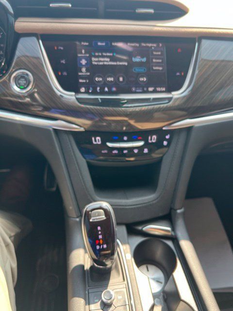 Used 2024 Cadillac XT6 Sport w/ Platinum Package AWD/4WD image 11