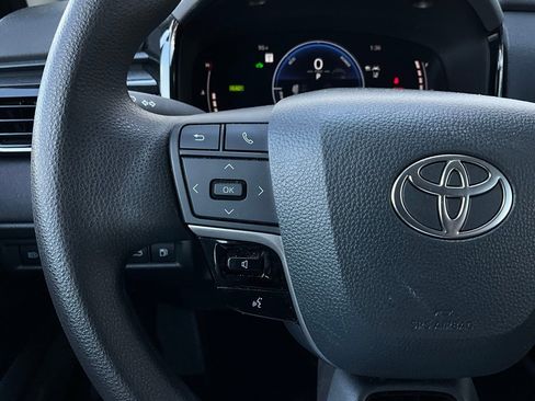 Used 2025 Toyota Camry LE image 31