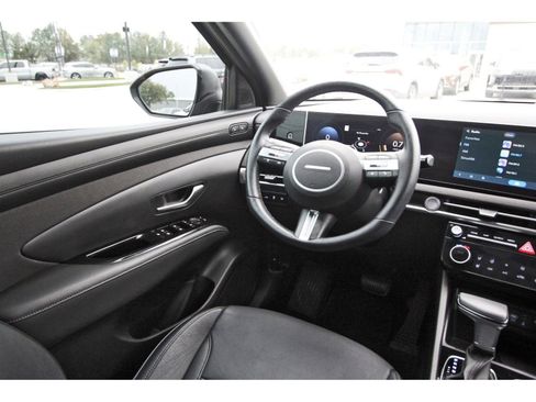 Certified 2025 Hyundai Santa Cruz Limited image 12