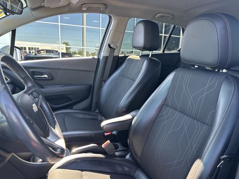 Used 2018 Chevrolet Trax LT w/ LT Convenience Package FWD image 6