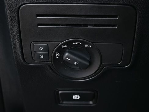 Used 2023 Mercedes-Benz Metris image 9