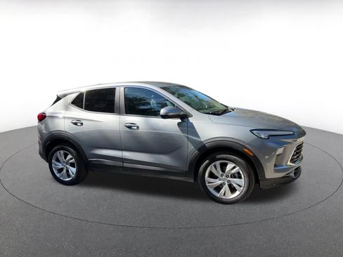 Used 2025 Buick Encore GX Preferred image 2