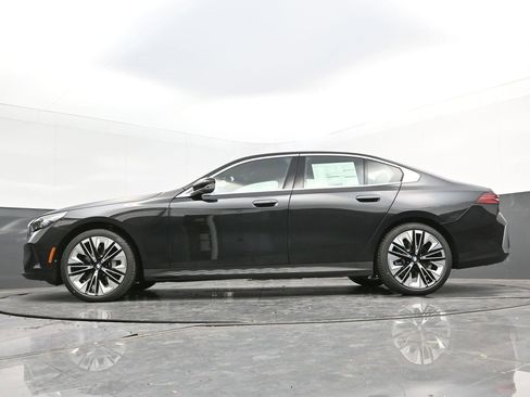 New 2025 BMW 530i w/ Premium Package image 31