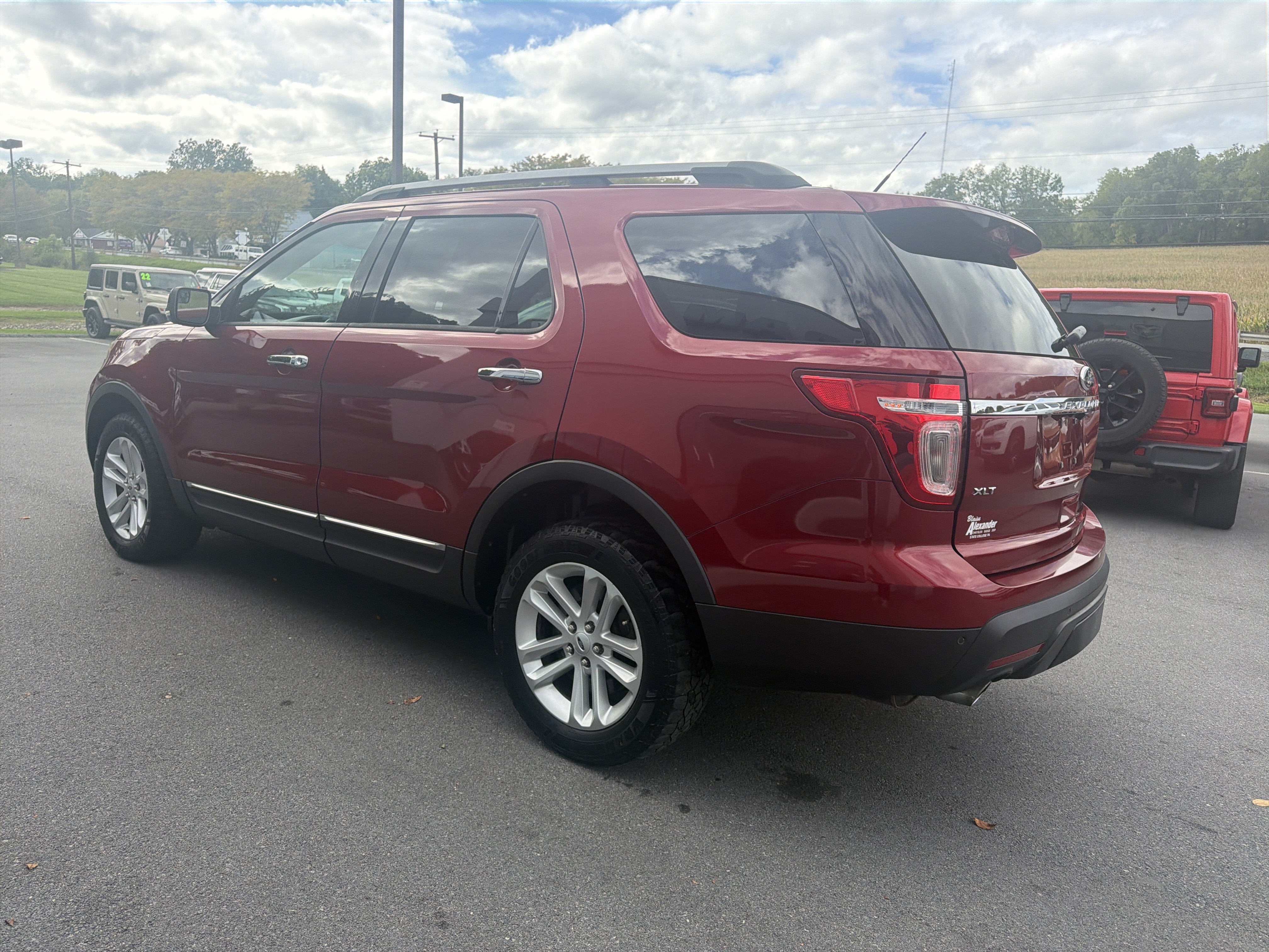 Used 2014 Ford Explorer XLT w/ Equipment Group 202A AWD/4WD image 5