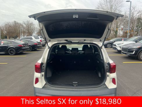 Used 2021 Kia Seltos SX w/ SX Sunroof Package image 22