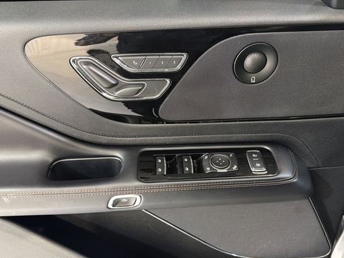 Used 2023 Lincoln Aviator Reserve RWD image 11