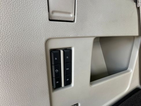 Used 2019 Lincoln Navigator Premiere image 42