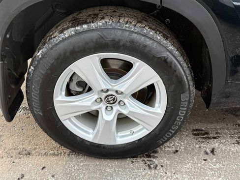 Used 2023 Toyota Highlander LE image 8