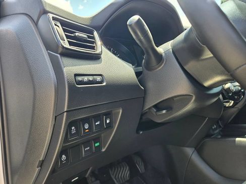 Used 2018 Nissan Rogue SL FWD image 28