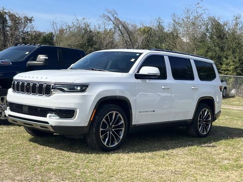 Used 2022 Jeep Wagoneer Series III w/ Premium Group I image 2