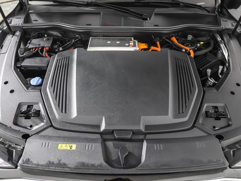 Used 2022 Audi e-tron Premium Plus w/ Premium Plus Package image 49