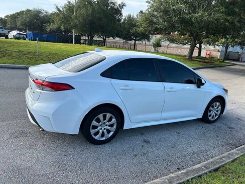 Used 2021 Toyota Corolla LE FWD image 6