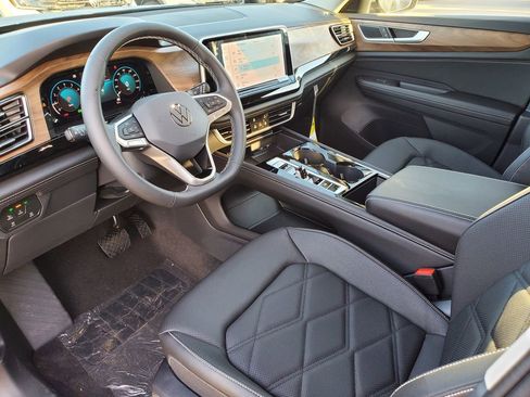 New 2026 Volkswagen Atlas SE image 8