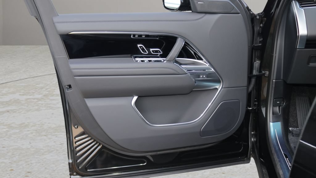 New 2026 Land Rover Range Rover SE AWD/4WD image 9