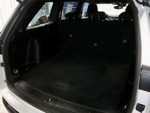 Used 2024 Jeep Grand Cherokee Altitude AWD/4WD image 15