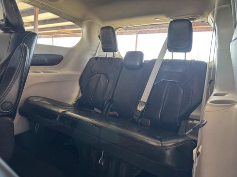 Used 2023 Chrysler Pacifica Touring-L image 29