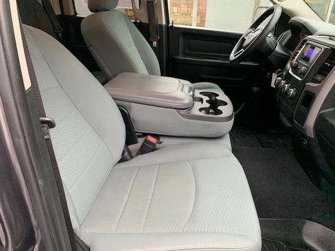 Used 2018 RAM 1500 Express AWD/4WD image 11