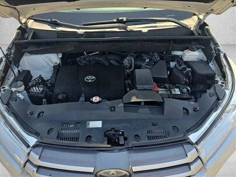 Used 2018 Toyota Highlander XLE AWD/4WD image 30