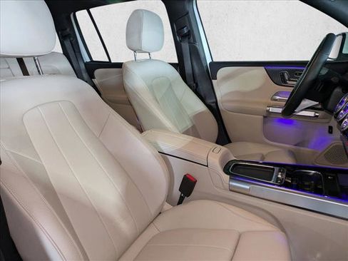 Used 2025 Mercedes-Benz GLB 250 4MATIC image 18