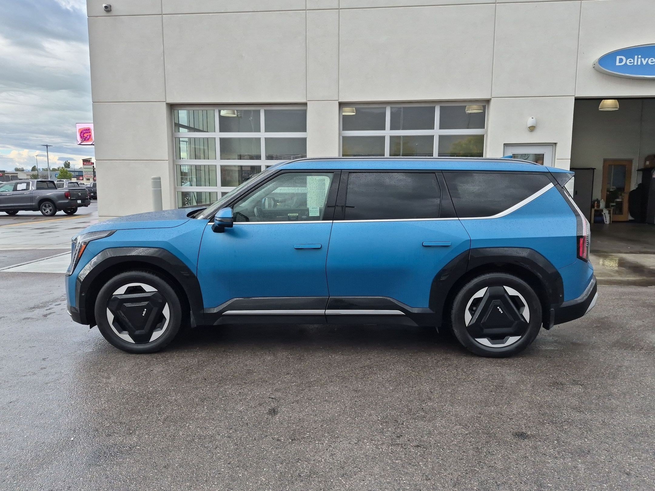 Used 2024 Kia EV9 Land w/ Towing Package AWD/4WD image 10