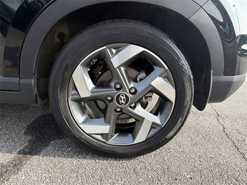 Used 2023 Hyundai Venue SEL image 19