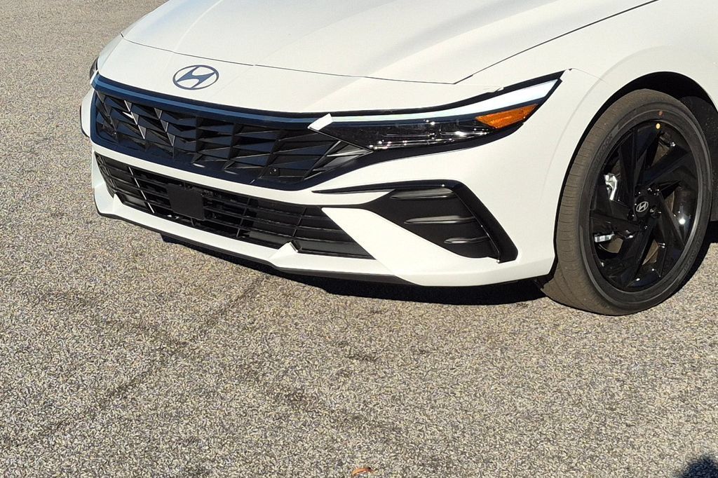 New 2026 Hyundai Elantra SEL Sport FWD image 10
