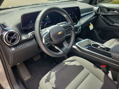 Used 2025 Chevrolet Equinox LT FWD image 13