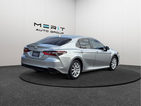 Used 2022 Toyota Camry LE image 9