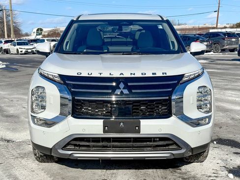 New 2026 Mitsubishi Outlander SE image 2