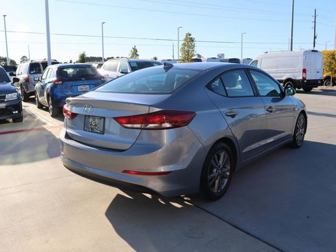 Used 2017 Hyundai Elantra SE image 5