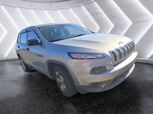 Used 2017 Jeep Cherokee Sport image 2