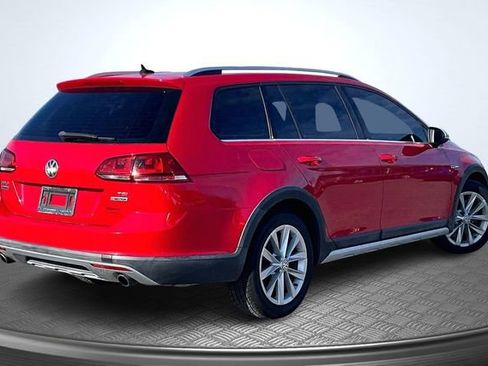 Used 2017 Volkswagen Golf Alltrack S image 6