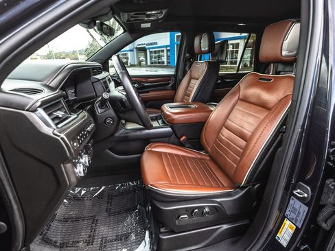 Used 2023 GMC Yukon Denali Ultimate AWD/4WD image 24