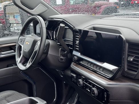 Used 2024 Chevrolet Silverado 2500 LT image 25