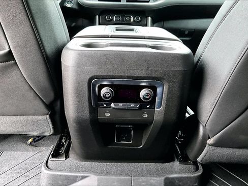 Used 2023 Chevrolet Tahoe Z71 w/ Luxury Package AWD/4WD image 17