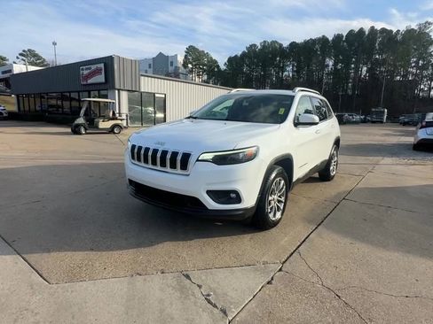 Used 2019 Jeep Cherokee Latitude Plus image 2