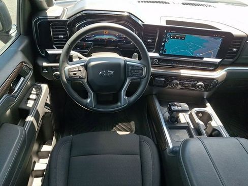 Used 2025 Chevrolet Silverado 1500 LT Trail Boss w/ Convenience Package II AWD/4WD image 2