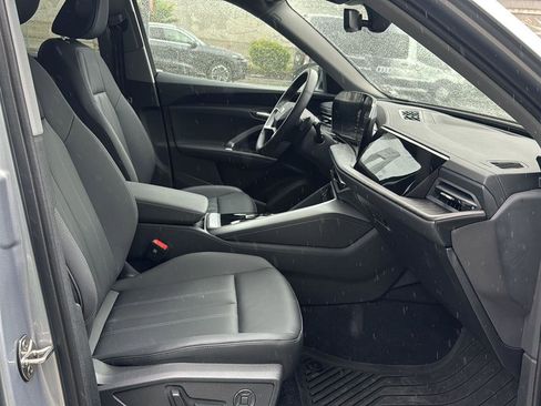 Used 2025 Audi Q5 Premium w/ Convenience Package image 13