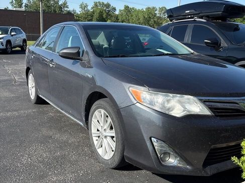 Used 2012 Toyota Camry XLE w/ Leather Pkg FWD image 2