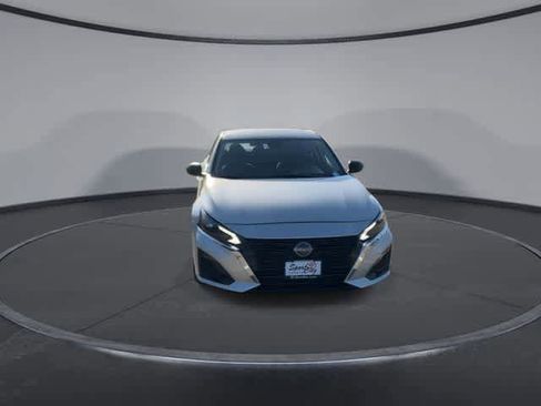 Used 2024 Nissan Altima 2.5 SV image 3