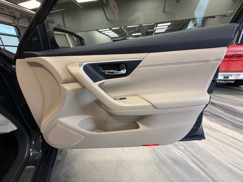 Used 2017 Nissan Altima 3.5 SL w/ 3.5SL Technology Package FWD image 41